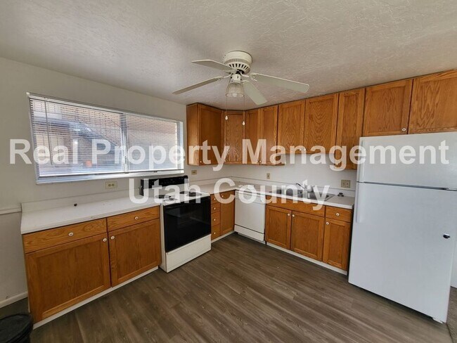 Building Photo - 1146 W 100 N