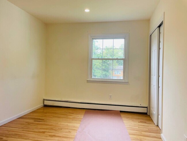 Building Photo - 18 William St