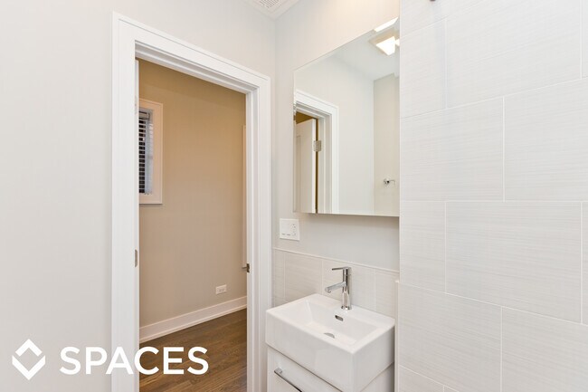 Building Photo - 849 W Lill Ave