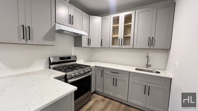 Building Photo - 251 E 55th St