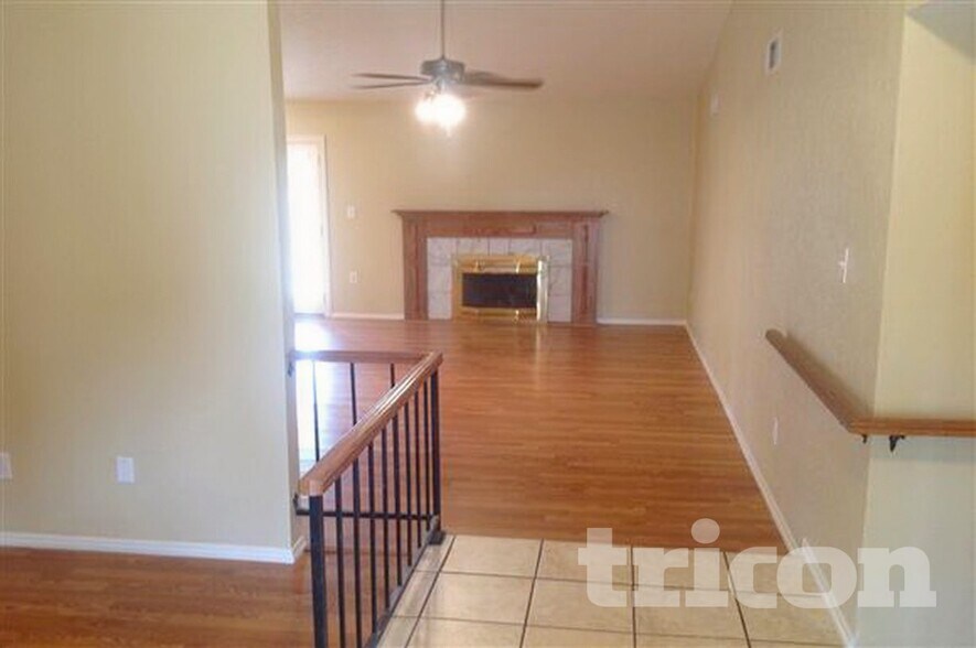 Building Photo - 2063 W Morningside Dr
