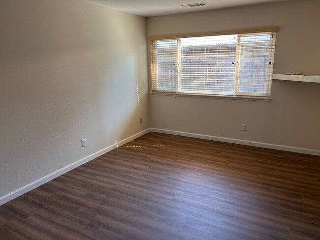 Building Photo - Four bedroom two bathroom home with a pool in Central Davis