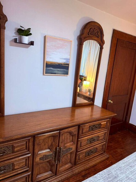 Building Photo - 212 Smith St