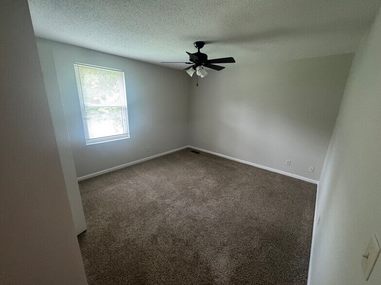 Building Photo - 1306 Huntington Dr