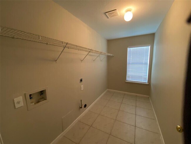 Building Photo - 5503 Coastal Way