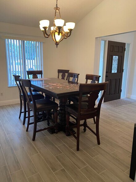 Building Photo - 580 Carrigan Ave