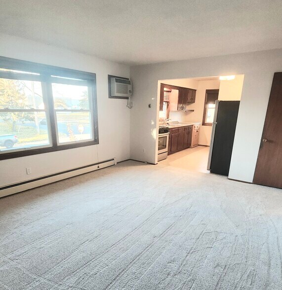 Building Photo - 7224 33rd Ave N