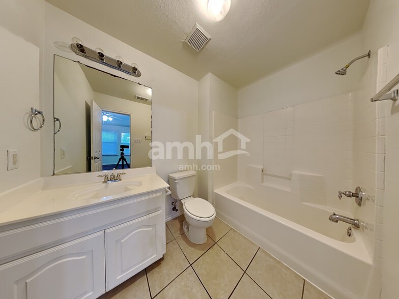 Building Photo - 2609 Alpena Dr