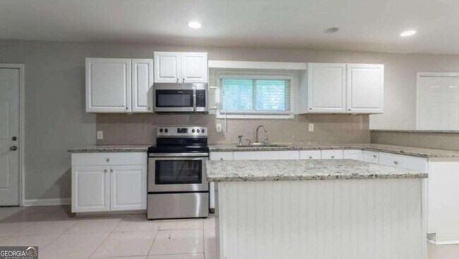 Building Photo - 3409 Hyland Dr