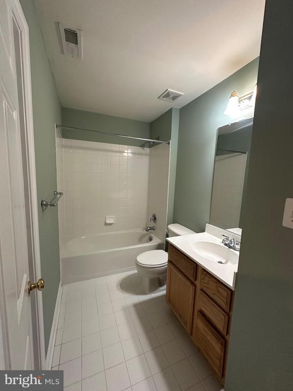 Building Photo - 9430 Dunraven St