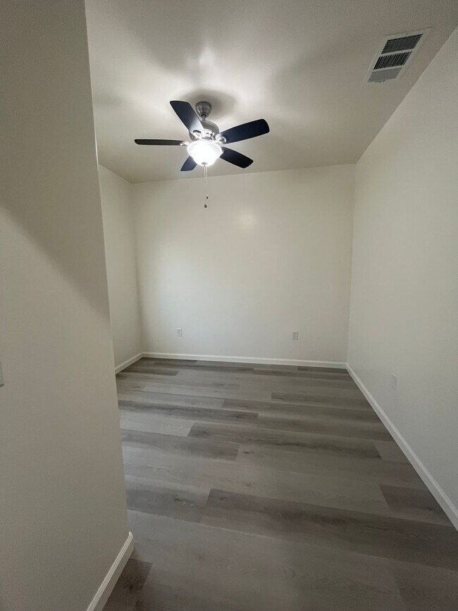 Building Photo - Newly Remodeled Home! MUST SEE!