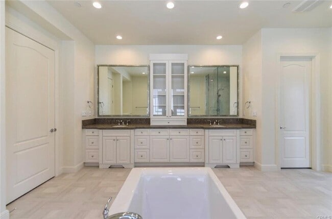 Building Photo - 105 Spacial