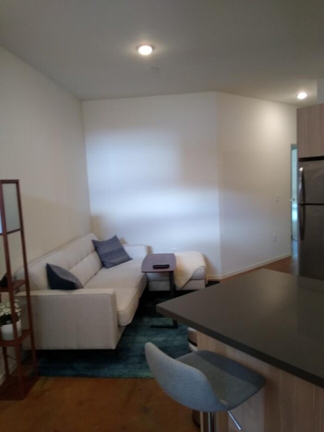 Building Photo - 1 bedroom in Los Angeles CA 90057