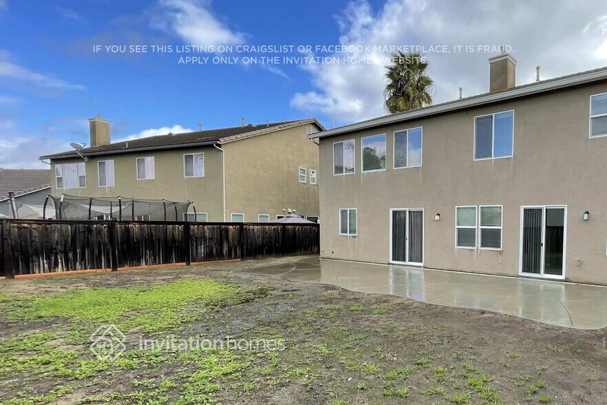 Building Photo - 32626 Spun Cotton Dr