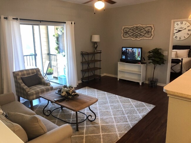 Building Photo - Longleaf Villas Available in August!