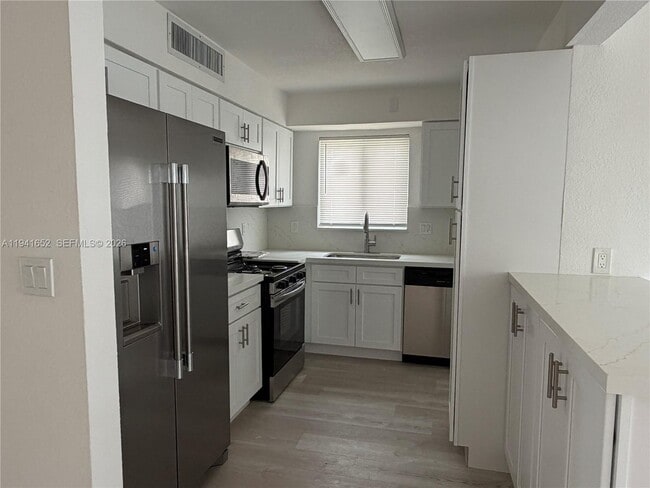 Building Photo - 3581 SW 13th Ct