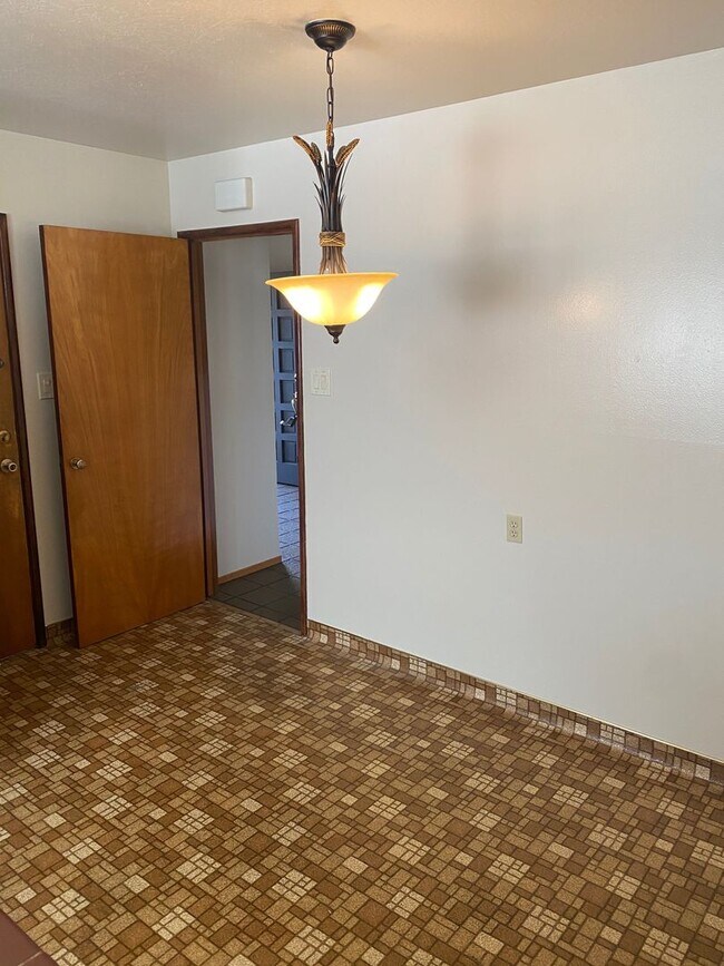 Building Photo - Immaculate shape 3 bedroom 2.5 bath home in San Leandro