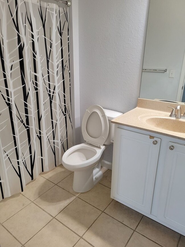 Building Photo - 3 Bedroom Beautiful Condo in Mirabella Com...