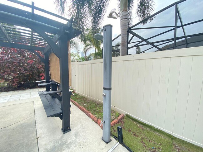 Building Photo - 4955 Southfork Ranch Dr