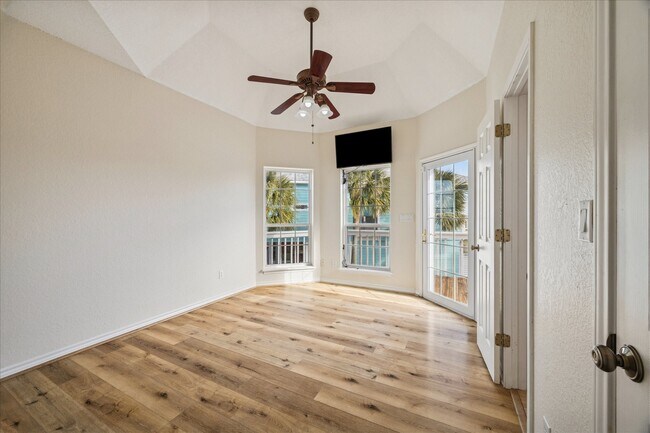 Building Photo - 22621 Bay Point Dr