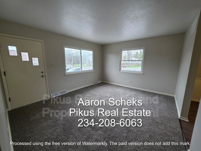 Building Photo - 3637 Albrecht Ave