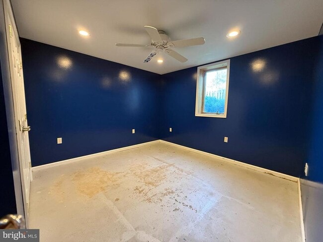 Building Photo - 220 Barnes Blvd