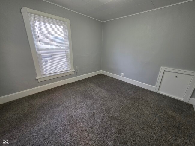 Building Photo - 5030 E New York St