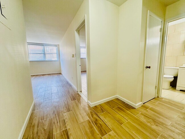 Building Photo - 34 E 32nd St