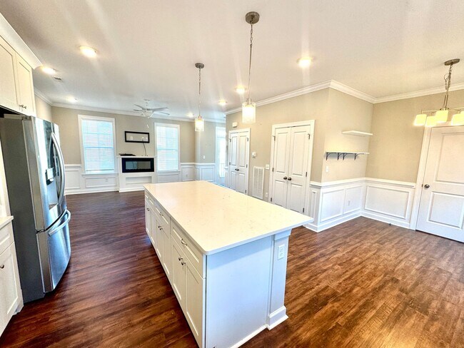 Building Photo - Experience Modern Coastal Living!