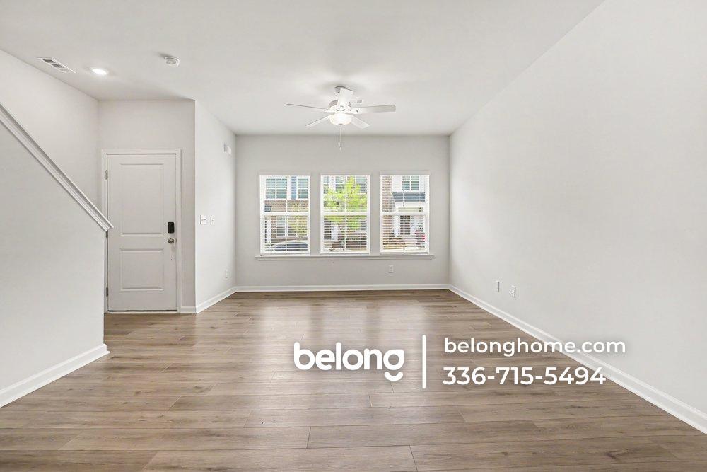 Building Photo - 240 Chesapeake Cmns St