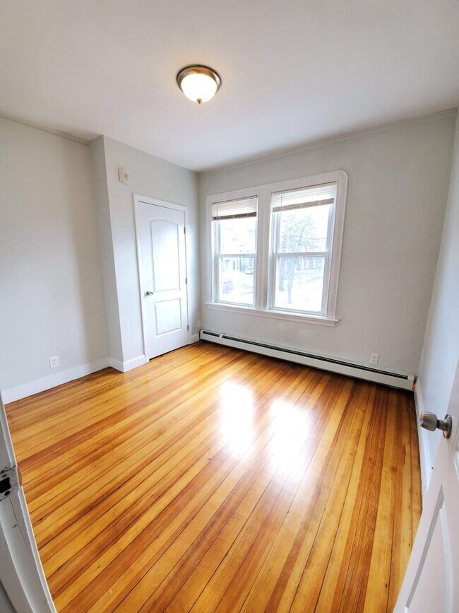 Building Photo - Fantastic 3 Bed 1 Bath, 1 Off Street Parki...