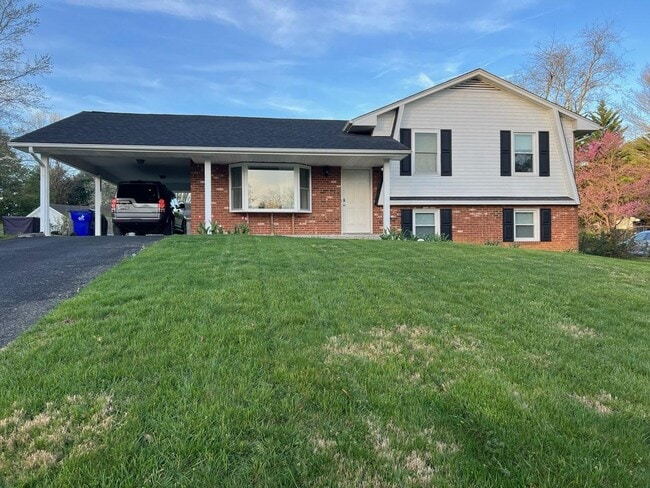 Primary Photo - 1105 Golfview Dr