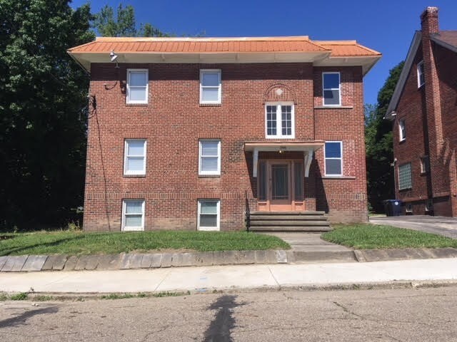 outside - 398 Douglas St