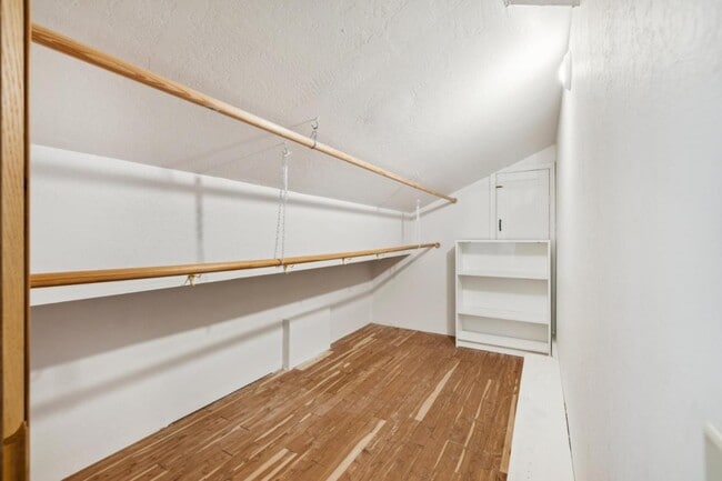 Building Photo - 216 Valparaiso Ave