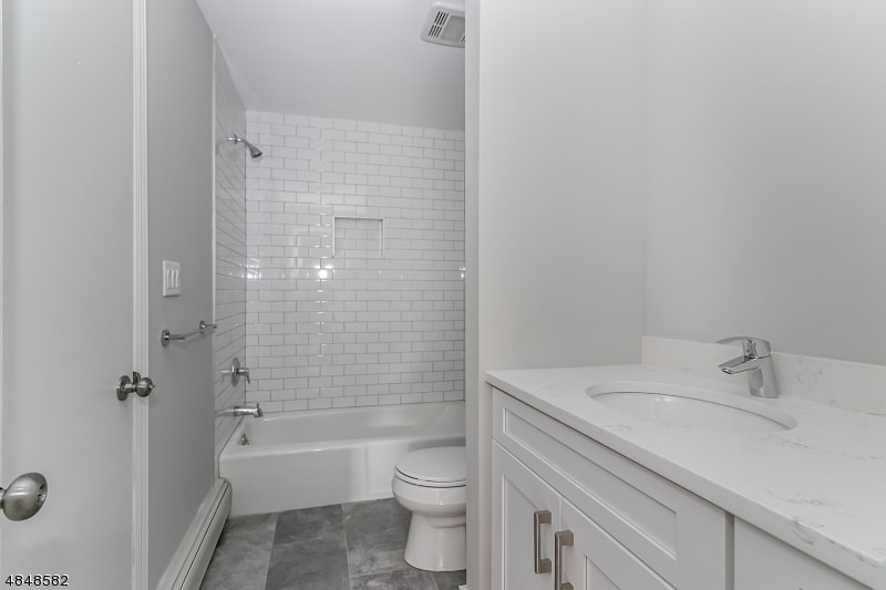 Main Bathroom - 216 Holly Street