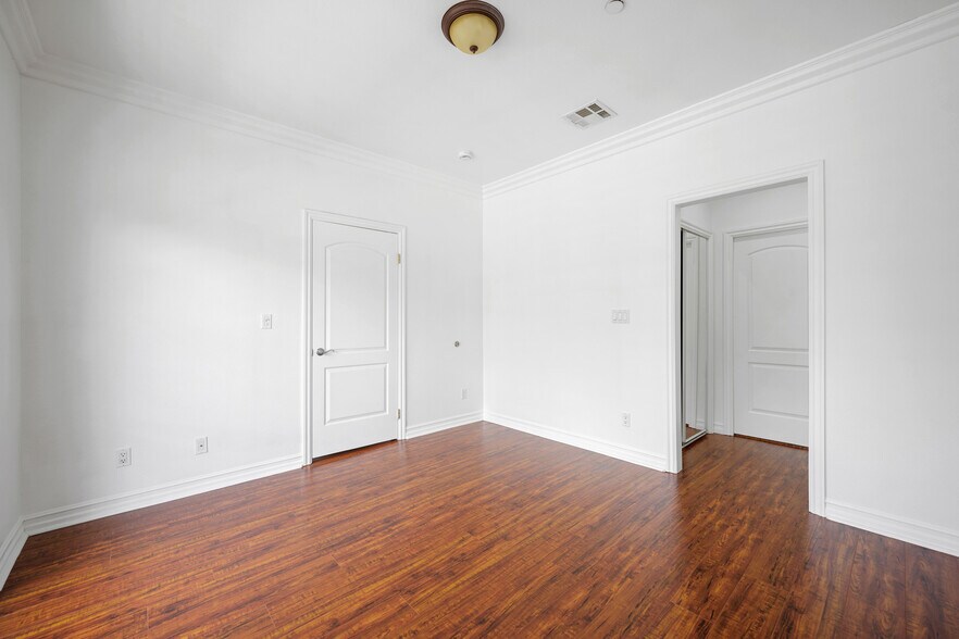 Building Photo - 6827 Valmont St