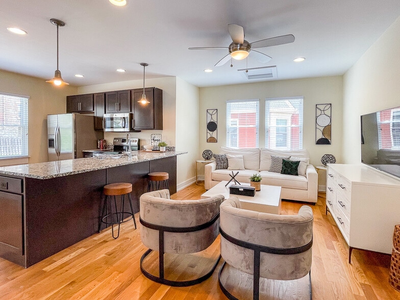 Building Photo - 920 Grand Ave