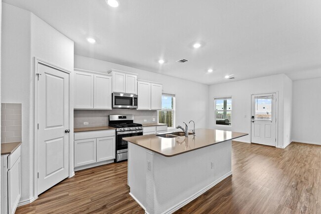 Building Photo - 129 Escondido Cir