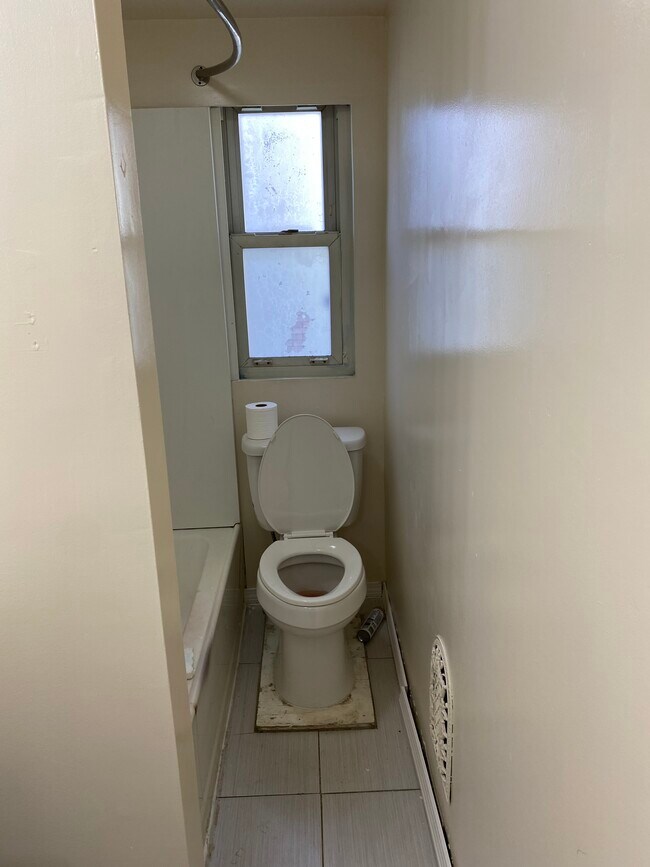 Building Photo - 127 Selye Terrace