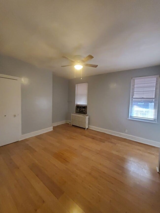 Building Photo - Nice 3Bd/1Ba Available Now...in Elmwood