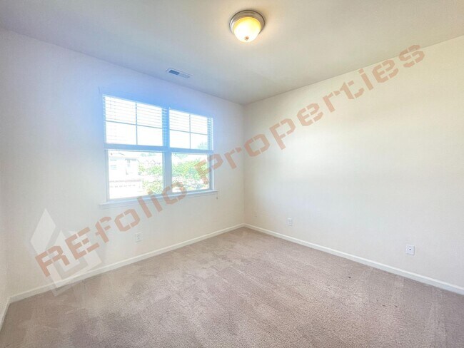 Building Photo - 429 Manchester Park Ln