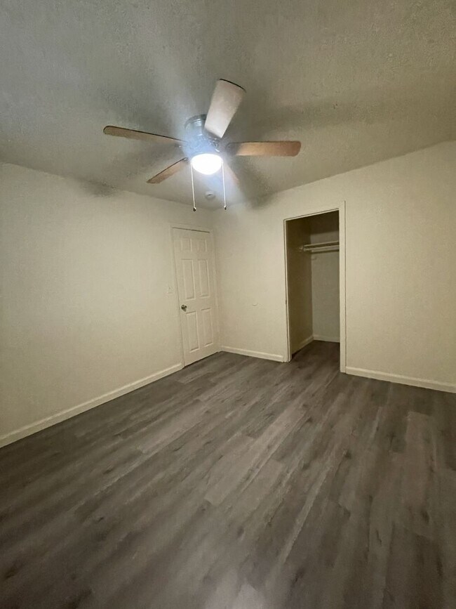 Building Photo - gemini1013/1015 - 8.5/$450/10 - B