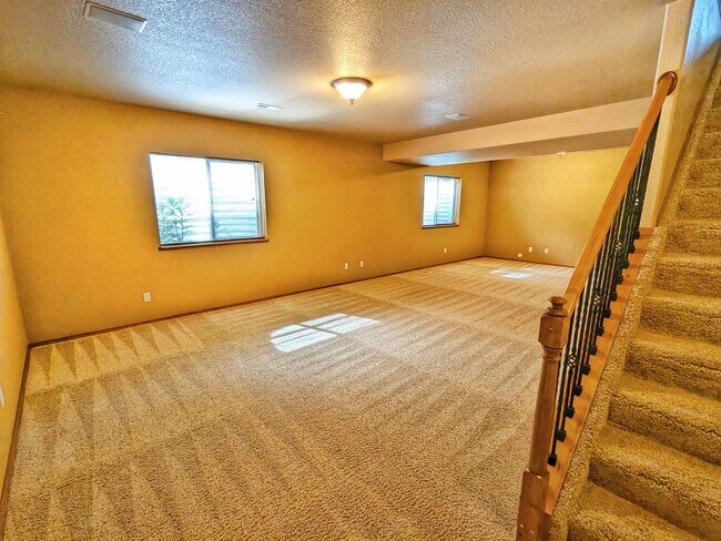 Building Photo - Gorgeous 5b 3b Single Family Home w/ a View