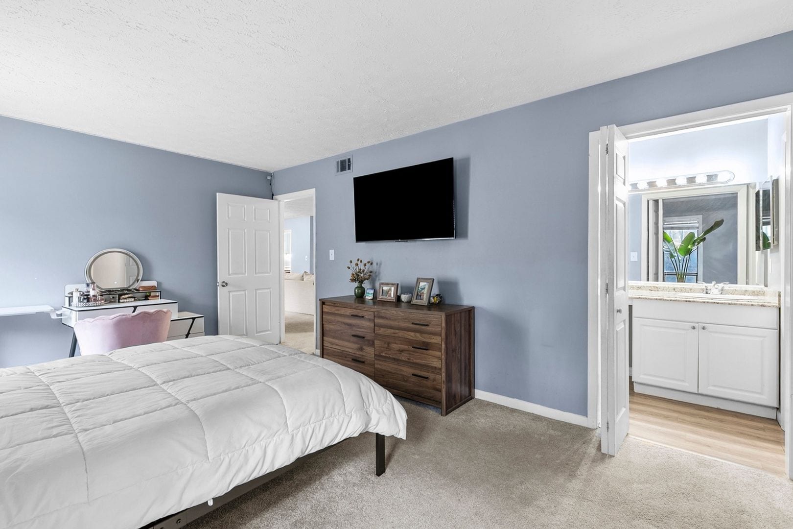 Building Photo - 8740 Roswell Rd