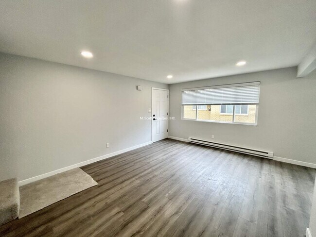 Building Photo - 3414 Woodside Dr