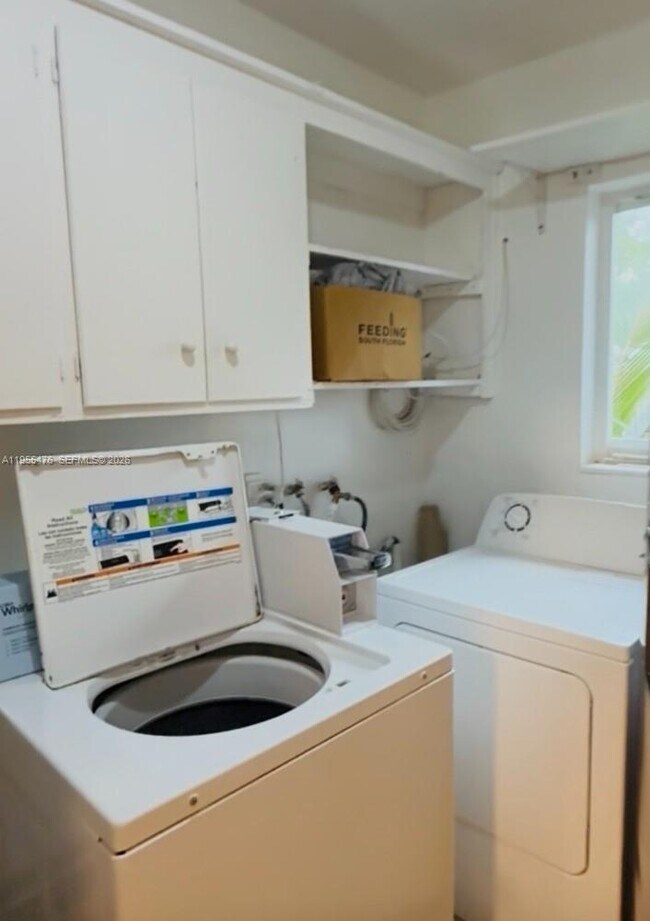 Building Photo - 905 NE 7th St