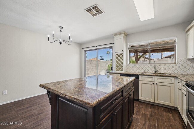 Building Photo - 10538 W Foothill Dr
