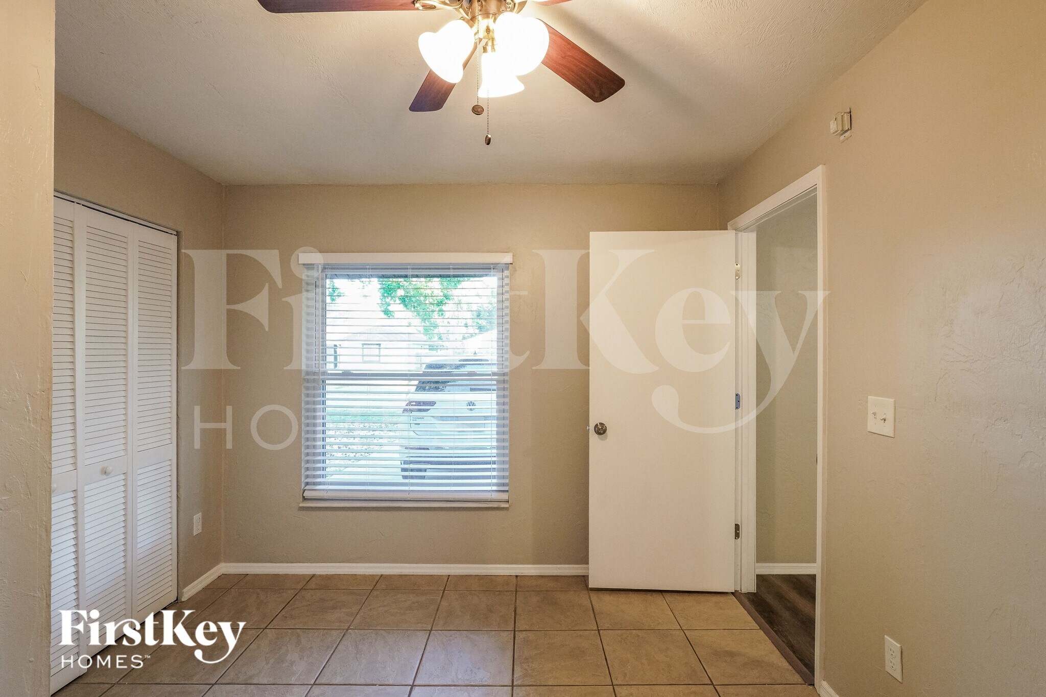 Building Photo - 3017 Vista Palm Dr