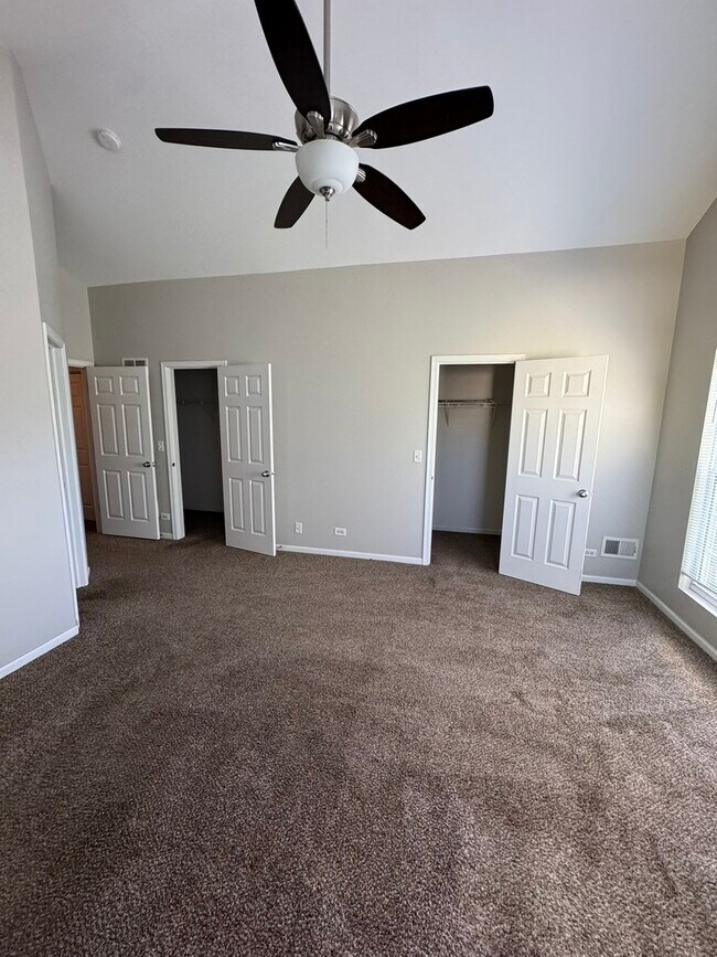 Building Photo - 1401 Millbrook Dr
