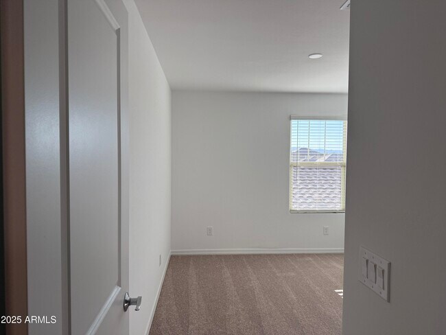 Building Photo - 10209 W Amelia Ave